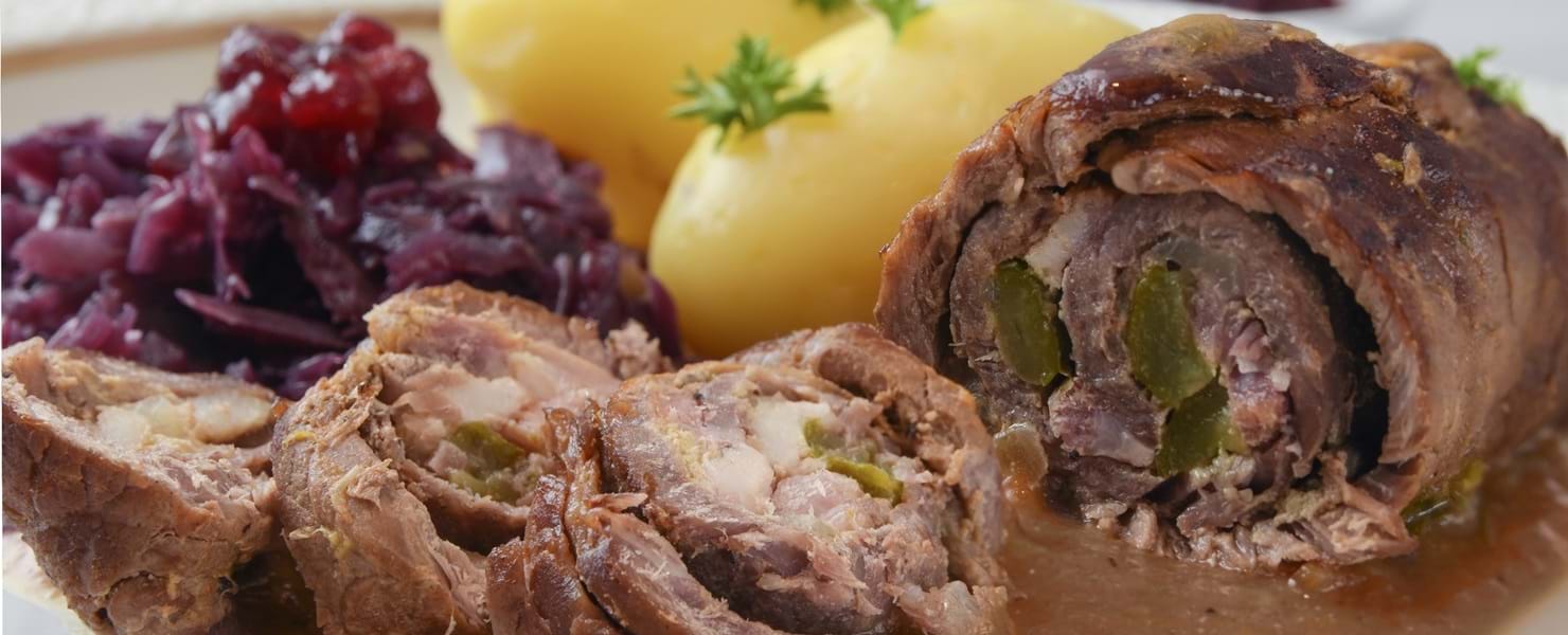 Rinderroulade mit Blaukraut und Knödel